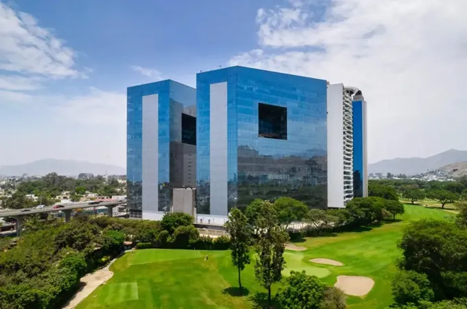 Panorama Plaza Negocios — obra de J&C Edificaciones